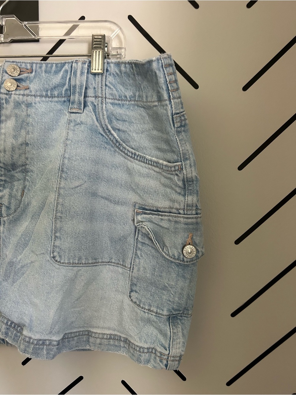 American Eagle Stretch Low-Rise A-Line Denim Cargo Mini Skirt light wash - Picture 7 of 9
